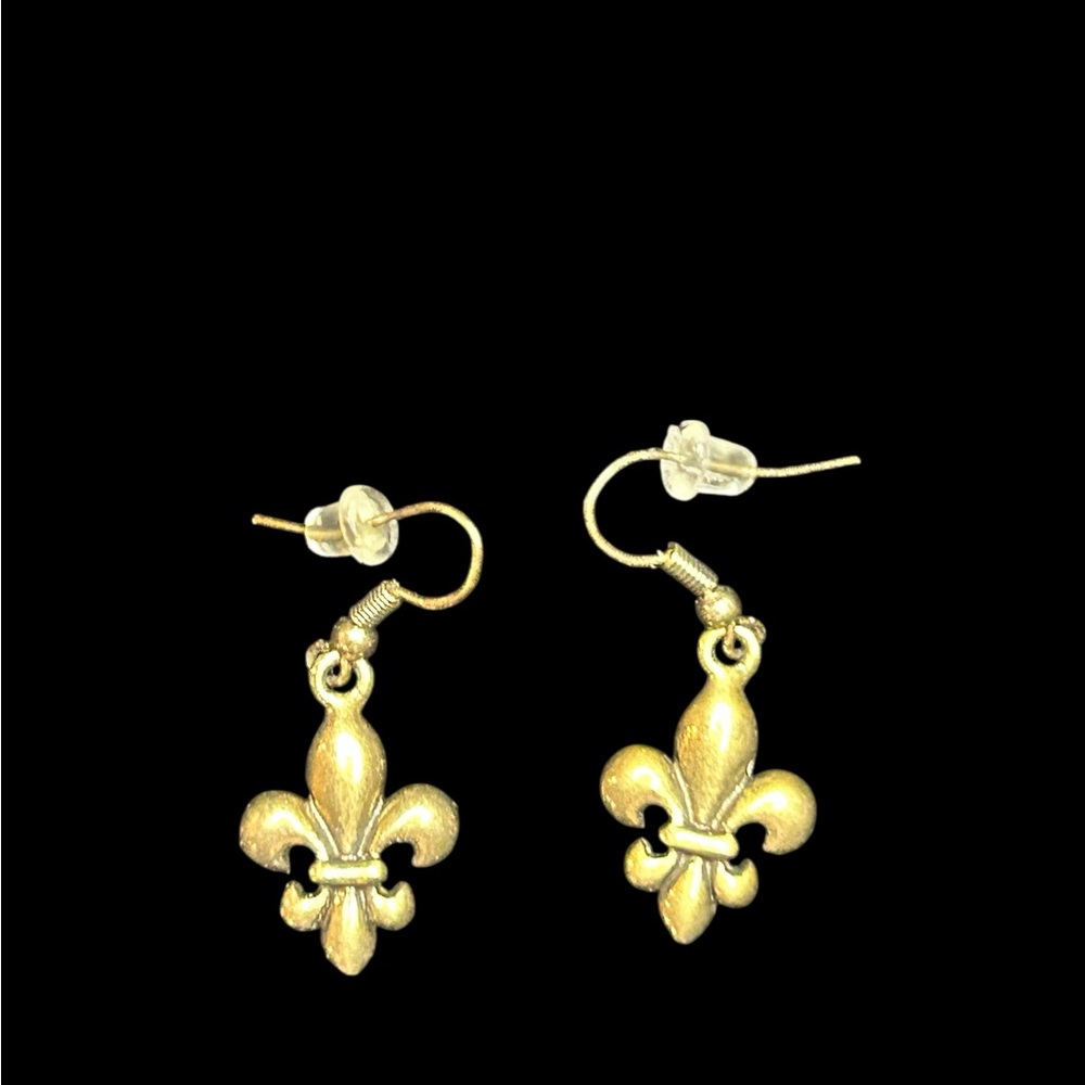Elegant Gold Fleur-de-Lis Drop Earrings